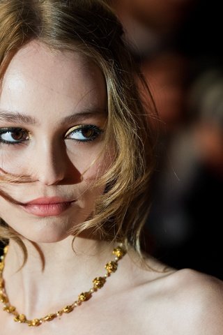 Обои девушка, модель, губы, лицо, актриса, кареглазая, голые плечи, lily-rose depp, лили-роуз депп, girl, model, lips, face, actress, brown-eyed, bare shoulders разрешение 2480x1724 Загрузить