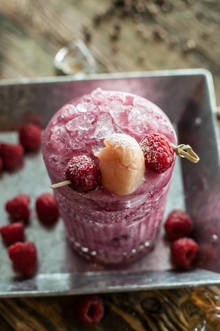 Обои малина, лёд, лимон, ягоды, вкусно, сок, цитрусовые, raspberry, ice, lemon, berries, delicious, juice, citrus разрешение 2500x1636 Загрузить