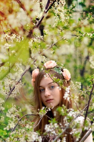 Обои цветы, деревья, природа, девушка, весна, веснушками, flowers, trees, nature, girl, spring, freckles разрешение 4608x3072 Загрузить