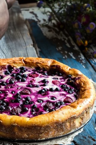 Обои цветы, ягоды, черника, выпечка, пирог, flowers, berries, blueberries, cakes, pie разрешение 2400x1498 Загрузить