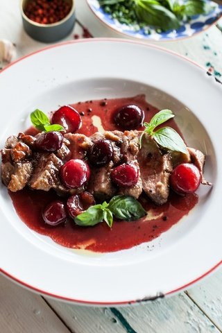 Обои мята, еда, ягоды, вишня, мясо, помидор, соус, мясное блюдо, mint, food, berries, cherry, meat, tomato, sauce, meat dish разрешение 2048x1365 Загрузить