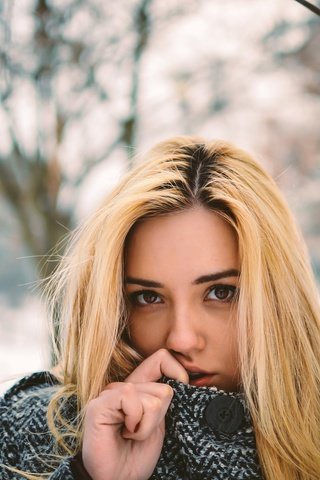 Обои зима, девушка, портрет, взгляд, волосы, лицо, winter, girl, portrait, look, hair, face разрешение 2048x1365 Загрузить