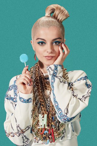 Обои украшения, макияж, фон, прическа, поза, чупа-чупс, блондинка, bebe rexha, биби рекса, портрет, взгляд, певица, наряд, decoration, makeup, background, hairstyle, pose, lollipop, blonde, bebe rex, portrait, look, singer, outfit разрешение 5120x2880 Загрузить