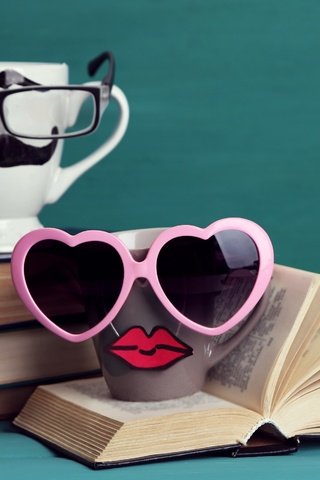 Обои очки, книги, кружки, glasses, books, mugs разрешение 2880x1800 Загрузить