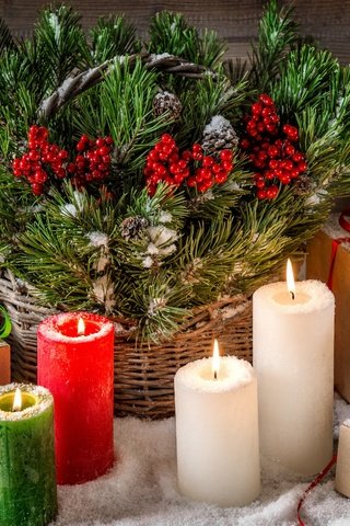 Обои снег, свечи, новый год, елка, украшения, подарки, рождество, шишки, snow, candles, new year, tree, decoration, gifts, christmas, bumps разрешение 2880x1800 Загрузить