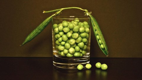 Обои стакан, горох, горошины, стручок, бобовые, glass, peas, pod, legumes разрешение 2048x1365 Загрузить