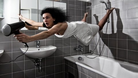 Обои полет с помощью фена, flying with a hair dryer разрешение 2560x1440 Загрузить