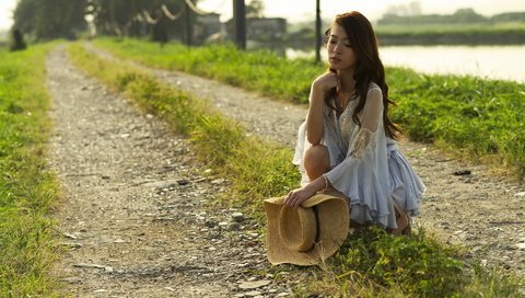 Обои дорога, трава, девушка, модель, волосы, шляпа, road, grass, girl, model, hair, hat разрешение 1920x1200 Загрузить