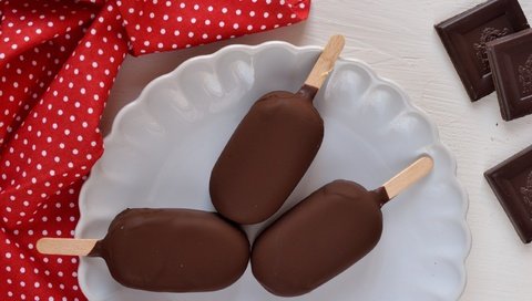 Обои мороженое, шоколад, салфетка, тарелка, эскимо, ice cream, chocolate, napkin, plate, popsicle разрешение 2560x1707 Загрузить