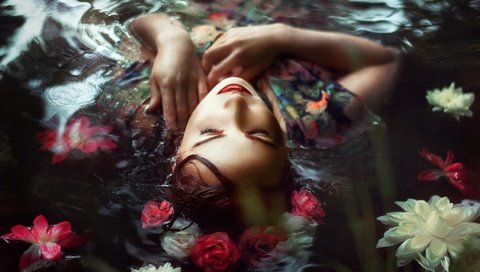 Обои цветы, вода, настроение, венок, chloe abigail, flowers, water, mood, wreath разрешение 2048x1192 Загрузить