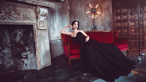 Обои поза, модель, диван, королева, черное платье, алла бергер, pose, model, sofa, queen, black dress, alla berger разрешение 2560x1707 Загрузить