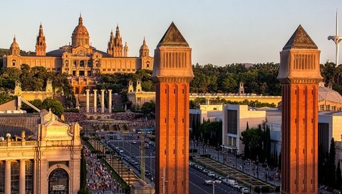 Обои люди, панорама, город, башни, дворец, испания, барселона, people, panorama, the city, tower, palace, spain, barcelona разрешение 2048x1365 Загрузить