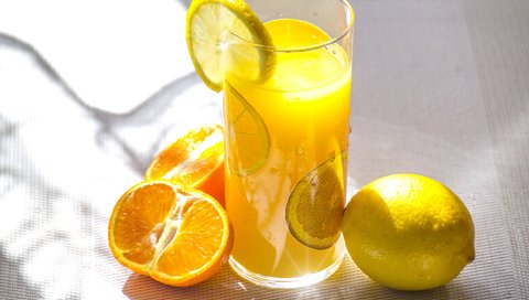 Обои свет, photo mix, фрукты, лимон, мандарин, цитрусы, сок, солнечный свет, лимонад, light, fruit, lemon, mandarin, citrus, juice, sunlight, lemonade разрешение 4608x3072 Загрузить