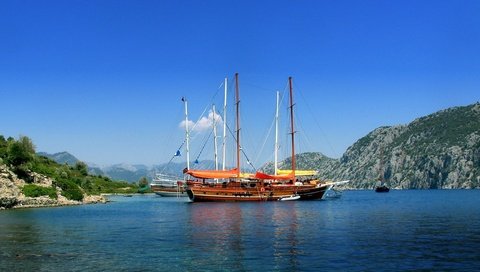 Обои горы, холмы, берег, море, лодки, mountains, hills, shore, sea, boats разрешение 2560x1600 Загрузить