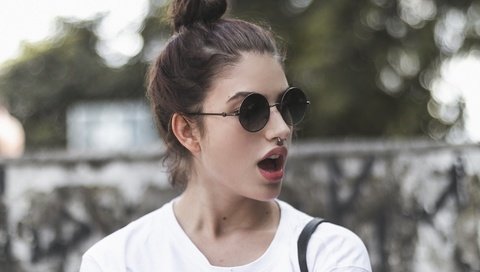 Обои девушка, брюнетка, очки, пирсинг, giovanna grigio, пирсинг в носу, girl, brunette, glasses, piercing, piercing in the nose разрешение 2048x1365 Загрузить