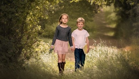 Обои трава, деревья, дети, девочка, тропа, мальчик, edie layland, grass, trees, children, girl, trail, boy разрешение 2048x1638 Загрузить