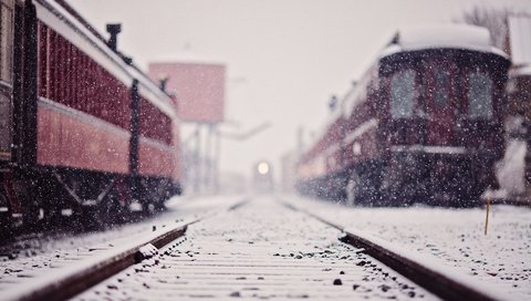 Обои снег, железная дорога, рельсы, зима, поезда, поезд, снегопад, snow, railroad, rails, winter, trains, train, snowfall разрешение 1920x1200 Загрузить