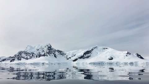 Обои озеро, горы, снег, lake, mountains, snow разрешение 3988x2992 Загрузить