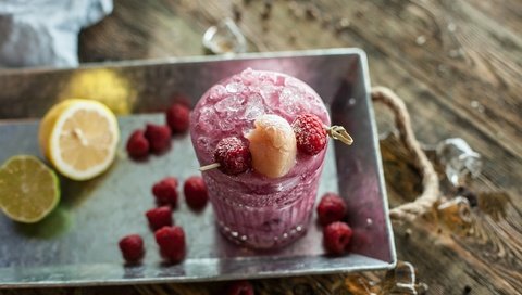 Обои малина, лёд, лимон, ягоды, вкусно, сок, цитрусовые, raspberry, ice, lemon, berries, delicious, juice, citrus разрешение 2500x1636 Загрузить