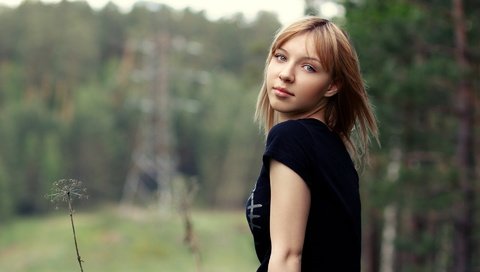 Обои лес, девушка, взгляд, волосы, лицо, футболка, настя, forest, girl, look, hair, face, t-shirt, nastya разрешение 1920x1200 Загрузить