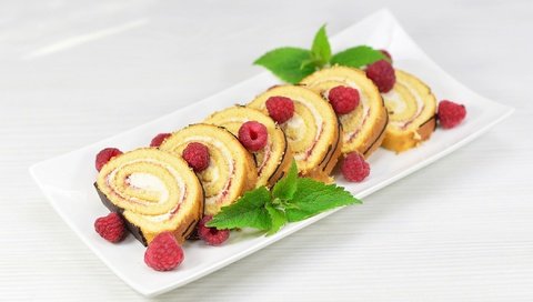 Обои мята, малина, ягоды, выпечка, десерт, рулет, крем, mint, raspberry, berries, cakes, dessert, roll, cream разрешение 2100x1335 Загрузить