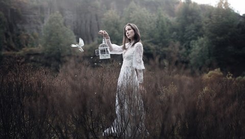 Обои природа, девушка, настроение, платье, птица, голубь, клетка, nature, girl, mood, dress, bird, dove, cell разрешение 2300x1444 Загрузить