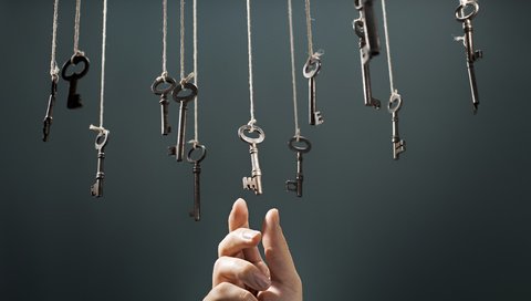 Обои рука, фон, пальцы, веревка, ключи, ключики, hand, background, fingers, rope, keys разрешение 3840x2400 Загрузить