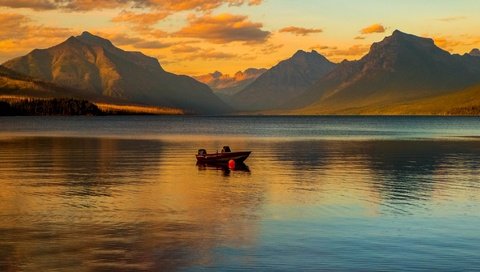 Обои озеро, горы, лодка, lake, mountains, boat разрешение 2048x1152 Загрузить