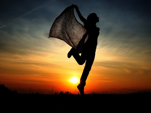 Обои закат, девушка, прыжок, силуэт, sunset, girl, jump, silhouette разрешение 1920x1200 Загрузить