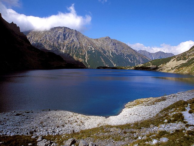 Обои озеро, горы, камни, польша, lake, mountains, stones, poland разрешение 1920x1200 Загрузить