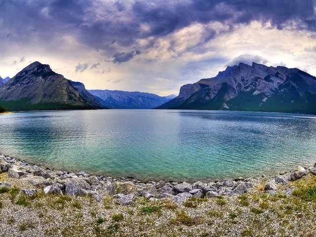 Обои канада, brewing storms on the lake, провинция альберта, canada, alberta разрешение 2560x1600 Загрузить