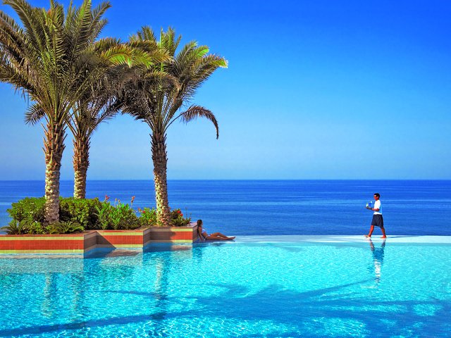 Обои море, бассейн, курорт, тропики, мальдивы, sea, pool, resort, tropics, the maldives разрешение 1920x1281 Загрузить