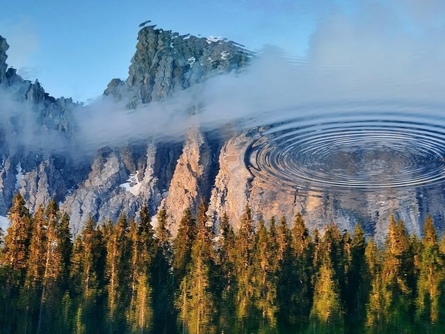 Обои облака, рыбалка, вода, река, горы, природа, лес, отражение, отдых, clouds, fishing, water, river, mountains, nature, forest, reflection, stay разрешение 1920x1080 Загрузить