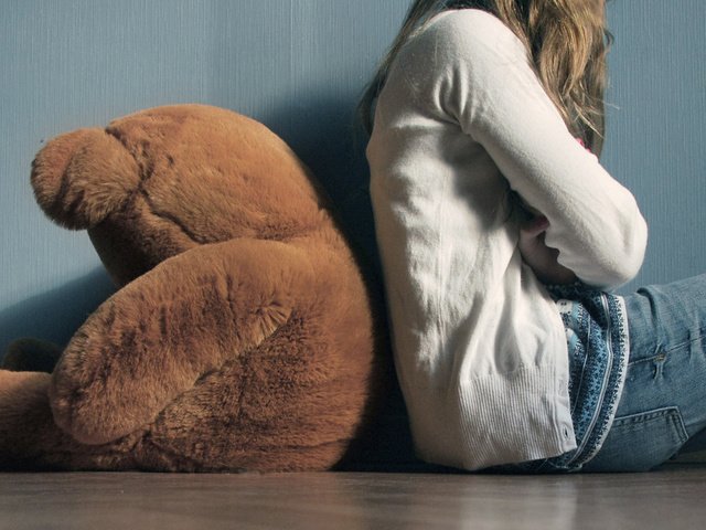 Обои девушка, мишка, сидит, на полу, girl, bear, sitting, on the floor разрешение 1920x1080 Загрузить