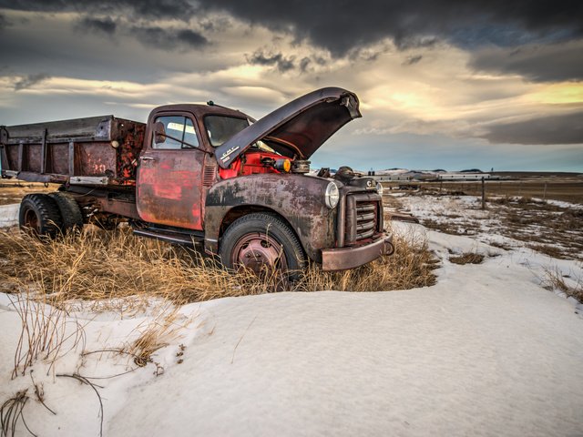 Обои металл, трава, снег, ржавчина, сухая, заброшенная, грузовик, metal, grass, snow, rust, dry, abandoned, truck разрешение 2048x1367 Загрузить