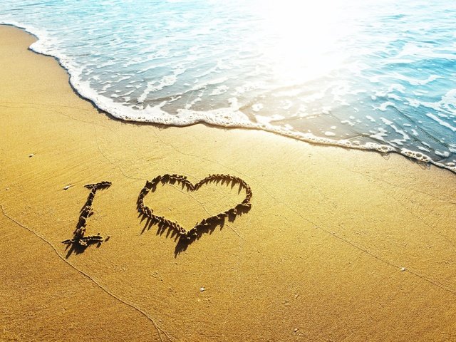 Обои солнце, берег, море, песок, пляж, сердце, любовь, the sun, shore, sea, sand, beach, heart, love разрешение 2508x1672 Загрузить