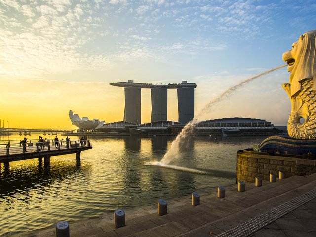 Обои восход, город, фонтан, сингапур, парк мерлион, sunrise, the city, fountain, singapore, merlion park разрешение 2880x1800 Загрузить