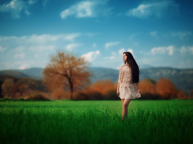 Обои небо, трава, облака, природа, девушка, esra, the sky, grass, clouds, nature, girl разрешение 2048x1365 Загрузить