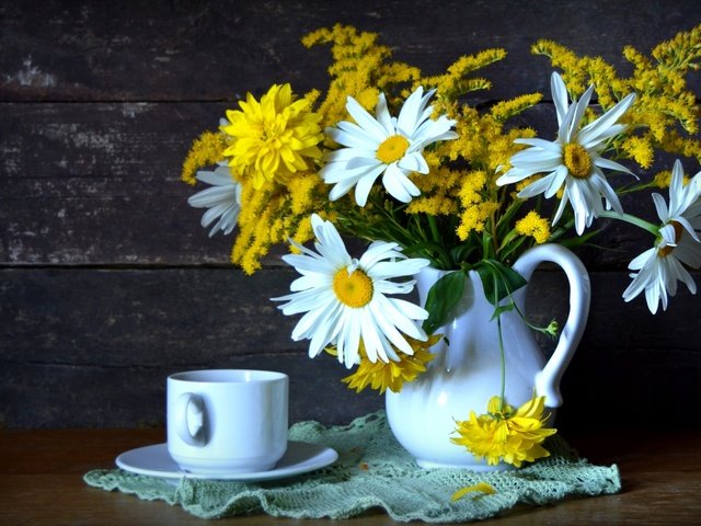 Обои ромашки, букет, чашка, рудбекия, chamomile, bouquet, cup, rudbeckia разрешение 1920x1205 Загрузить