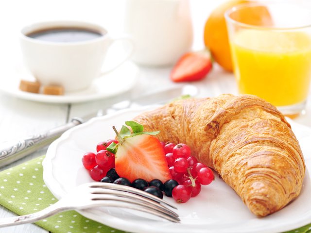Обои клубника, кофе, завтрак, выпечка, круасан, круассан, strawberry, coffee, breakfast, cakes, croissant разрешение 4288x2848 Загрузить