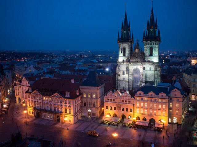 Обои небо, чехия, ночь, praha, česká republika, город, чешская, чешка, архитектура, республика, здания, старе-место, синее, staroměstské náměstí, староместская площадь, освещение, týnský chrám, прага, тынский храм, tyn church, the sky, czech republic, night, czech, the city, architecture, republic, building, staré město, blue, old town square, lighting, prague разрешение 2048x1357 Загрузить