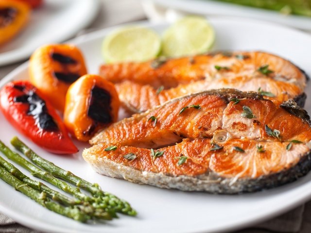 Обои овощи, рыба, перец, морепродукты, спаржа, красная рыба, seafoods, vegetables, fish, pepper, seafood, asparagus, red fish разрешение 2880x1920 Загрузить