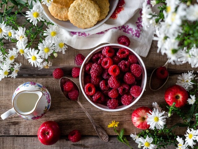 Обои цветы, малина, яблоки, ромашки, завтрак, печенье, натюрморт, flowers, raspberry, apples, chamomile, breakfast, cookies, still life разрешение 5643x3762 Загрузить