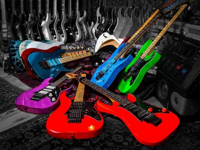 Обои музыка, разноцветные, струны, гитары, музыкальный инструмент, music, colorful, strings, guitar, musical instrument разрешение 2560x1707 Загрузить