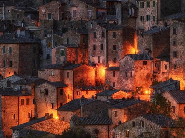 Обои ночь, огни, город, италия, тоскана, sorano, night, lights, the city, italy, tuscany разрешение 2000x1287 Загрузить