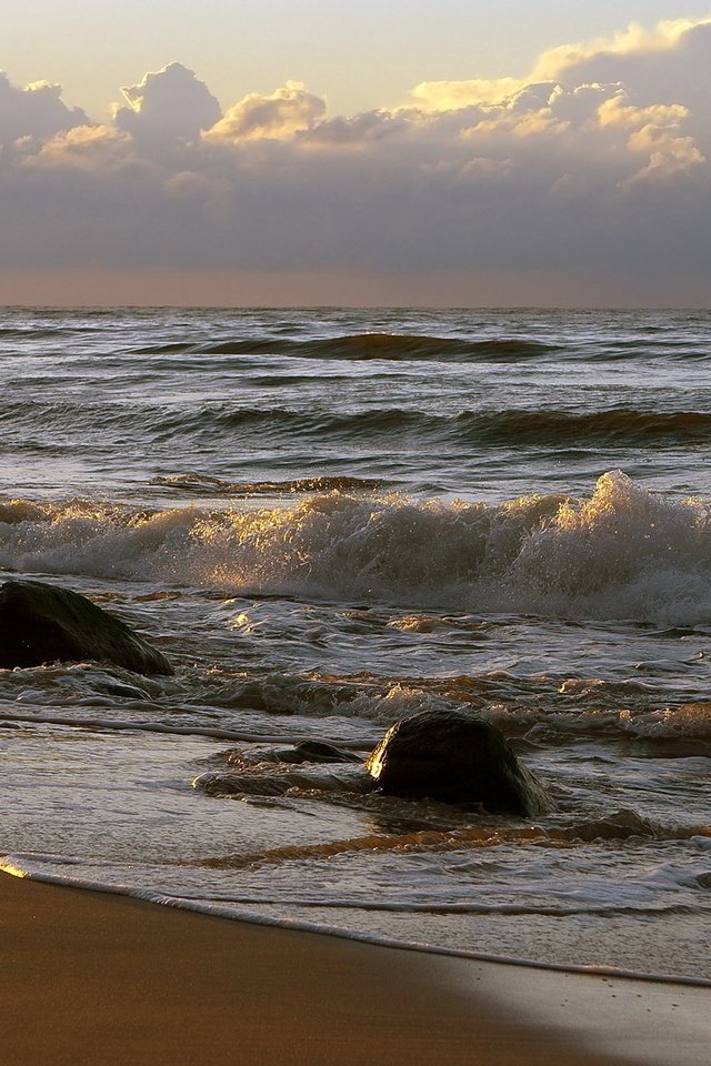 Обои небо, вода, камни, волны, закат, горизонт, брызги, прибой, the sky, water, stones, wave, sunset, horizon, squirt, surf разрешение 1920x1200 Загрузить