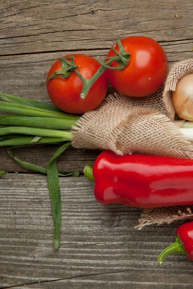 Обои лук, овощи, натюрморт, перец, томаты, bow, vegetables, still life, pepper, tomatoes разрешение 2560x1600 Загрузить