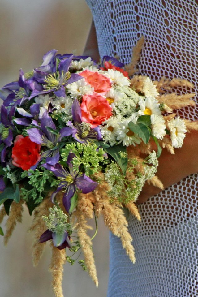 Обои букет невесты и вязаное свадебное платье, the bride's bouquet and knitted wedding dress разрешение 1920x1080 Загрузить