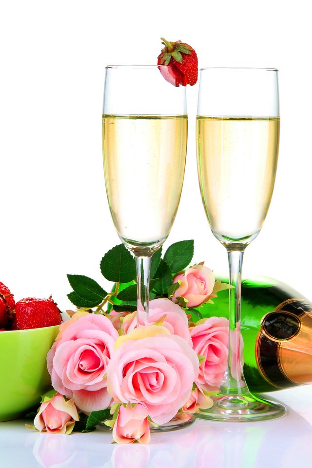 Обои розы, клубника, шампанское, фужеры, roses, strawberry, champagne, glasses разрешение 4619x3398 Загрузить