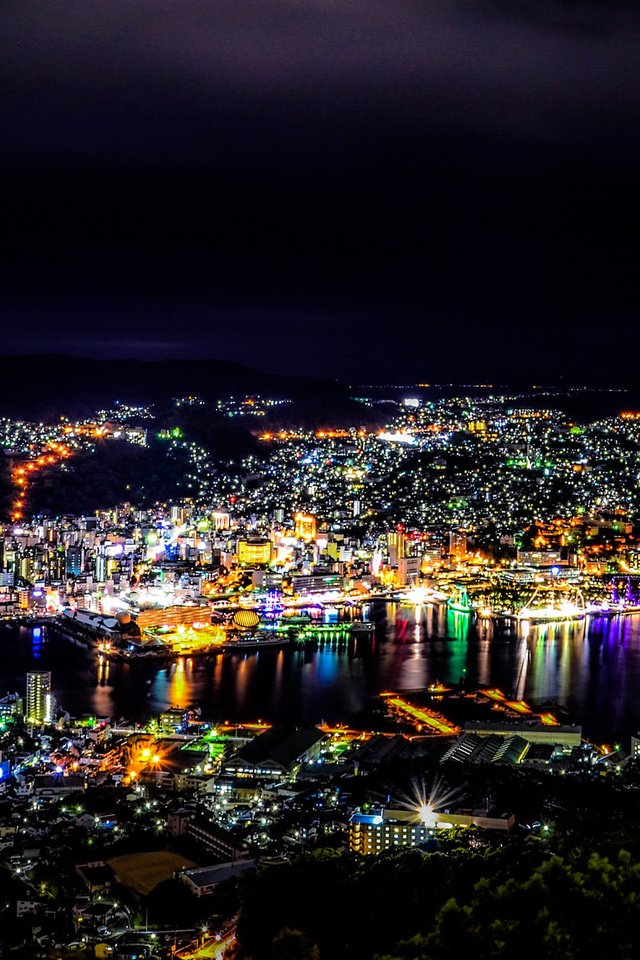 Обои ночь, огни, пейзаж, город, япония, нагасаки, night, lights, landscape, the city, japan, nagasaki разрешение 2048x1159 Загрузить